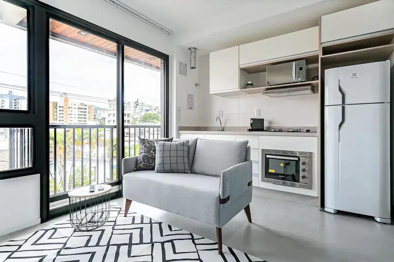Floor-to-ceiling windows in a one-bedroom apartment, 32 m²