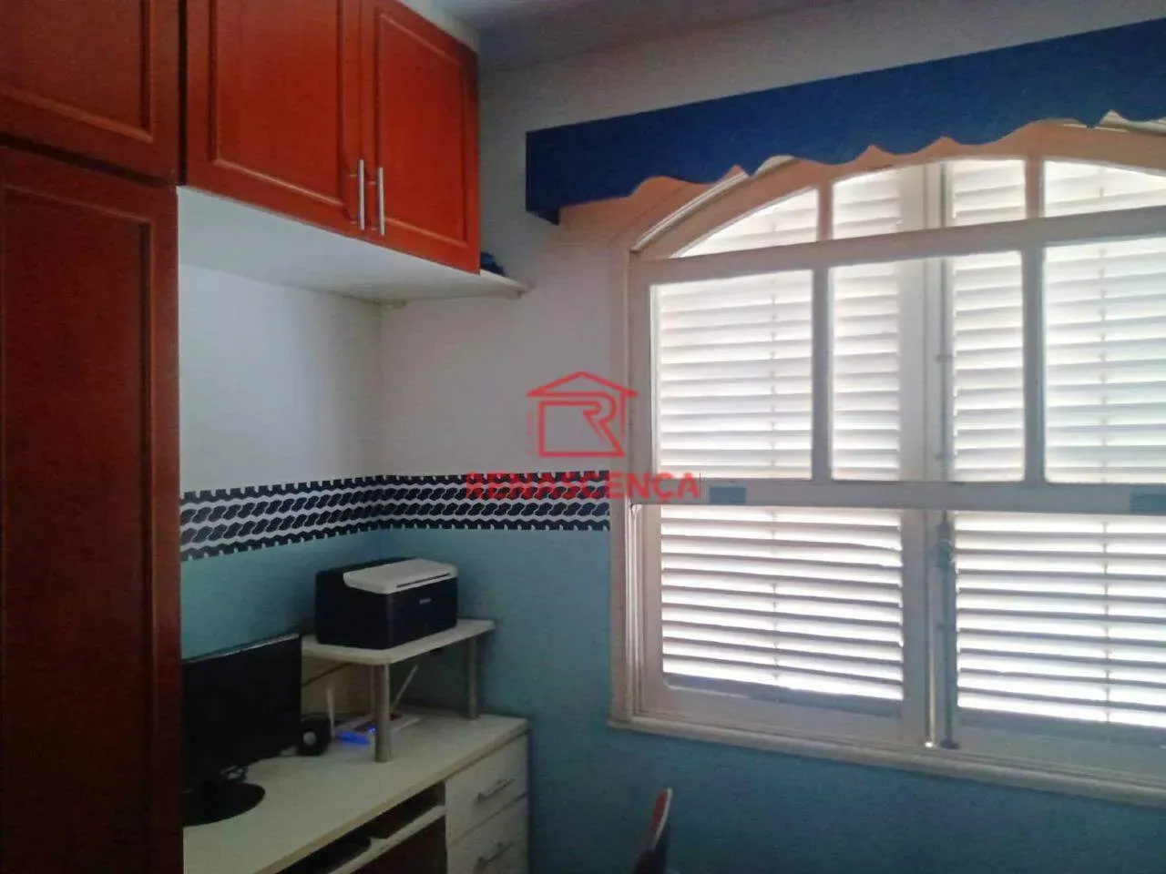 4-bedroom house with 1 en-suite and 300 m² plus pool — photo 17
