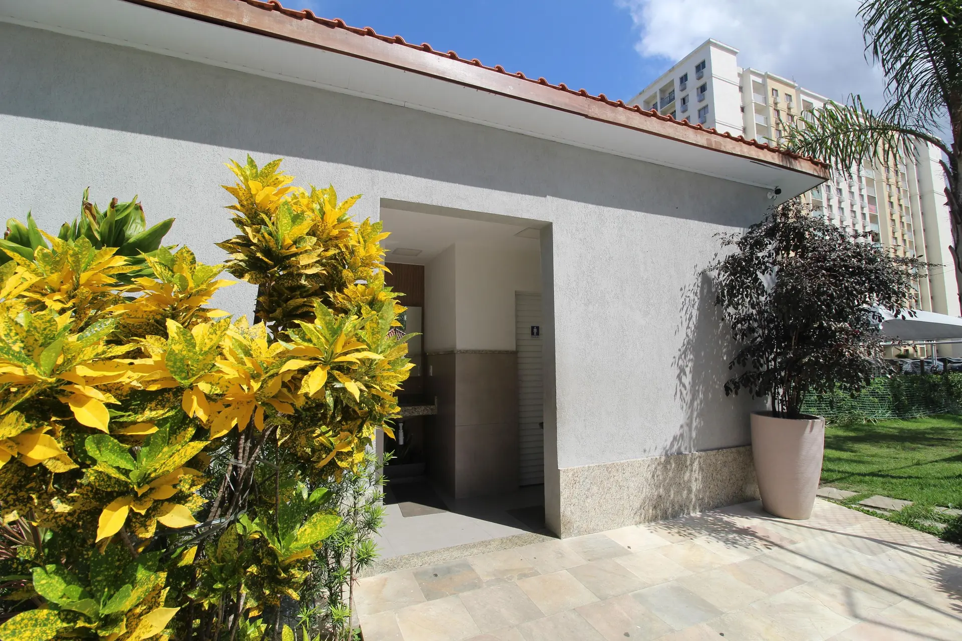 Furnished 2-bedroom apartment with a balcony — photo 34