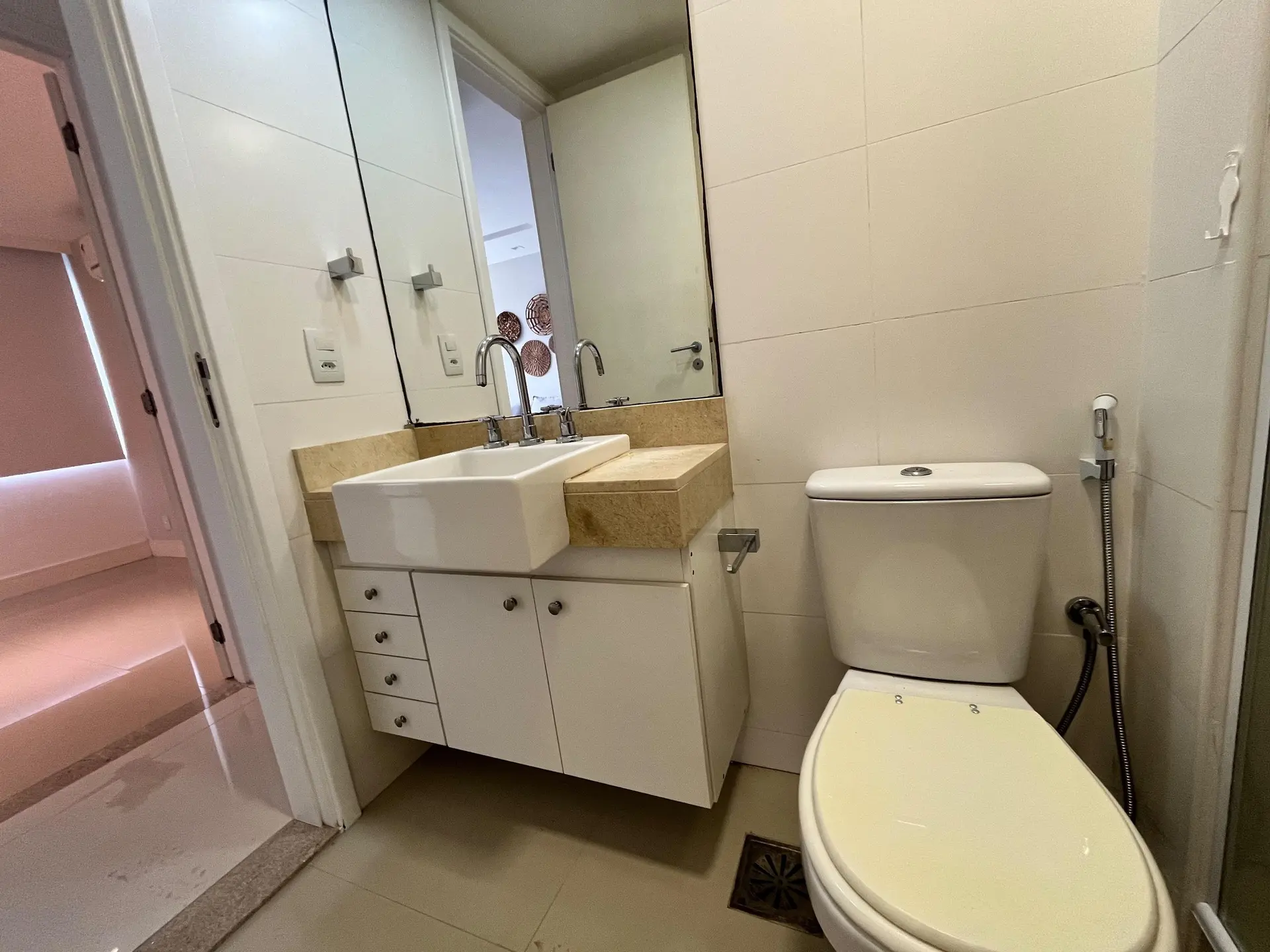 Furnished apartment, 148 m², with a glass-enclosed balcony — photo 15