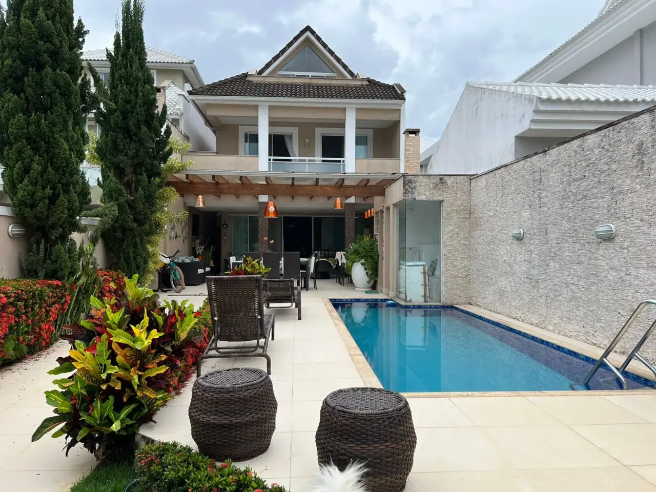 Casa com cozinha fechada e fogão a gás, 350 m² — photo 6