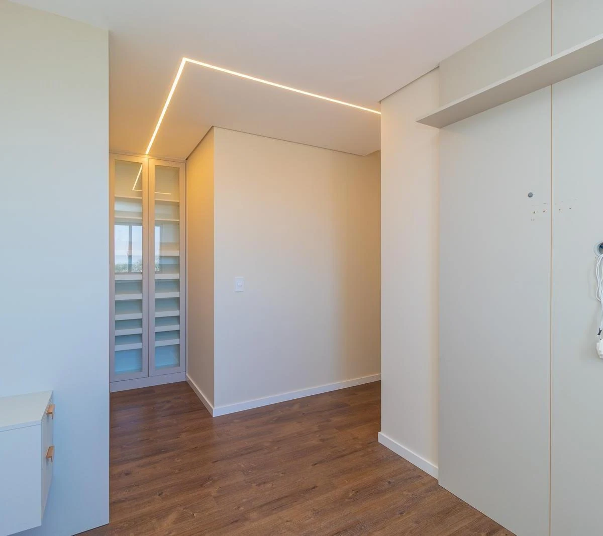 2-bedroom apartment in a building with a gym — photo 30