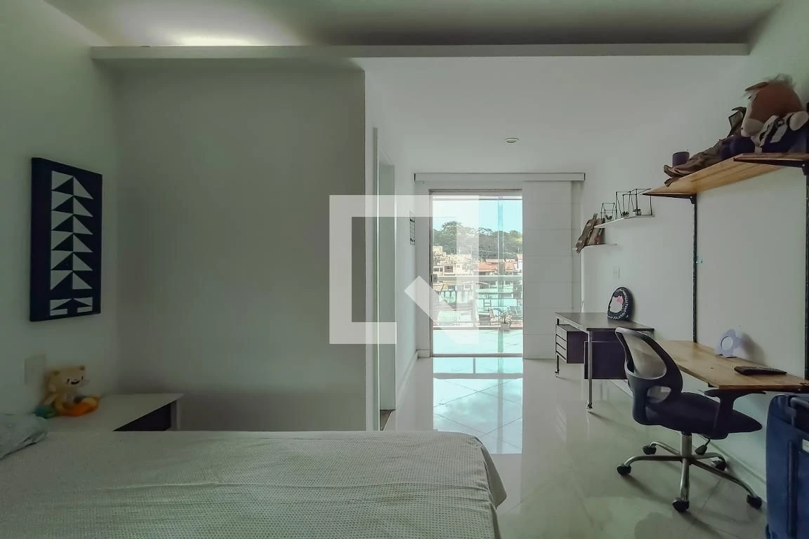 460 m² house with a water view and a private pool — photo 22