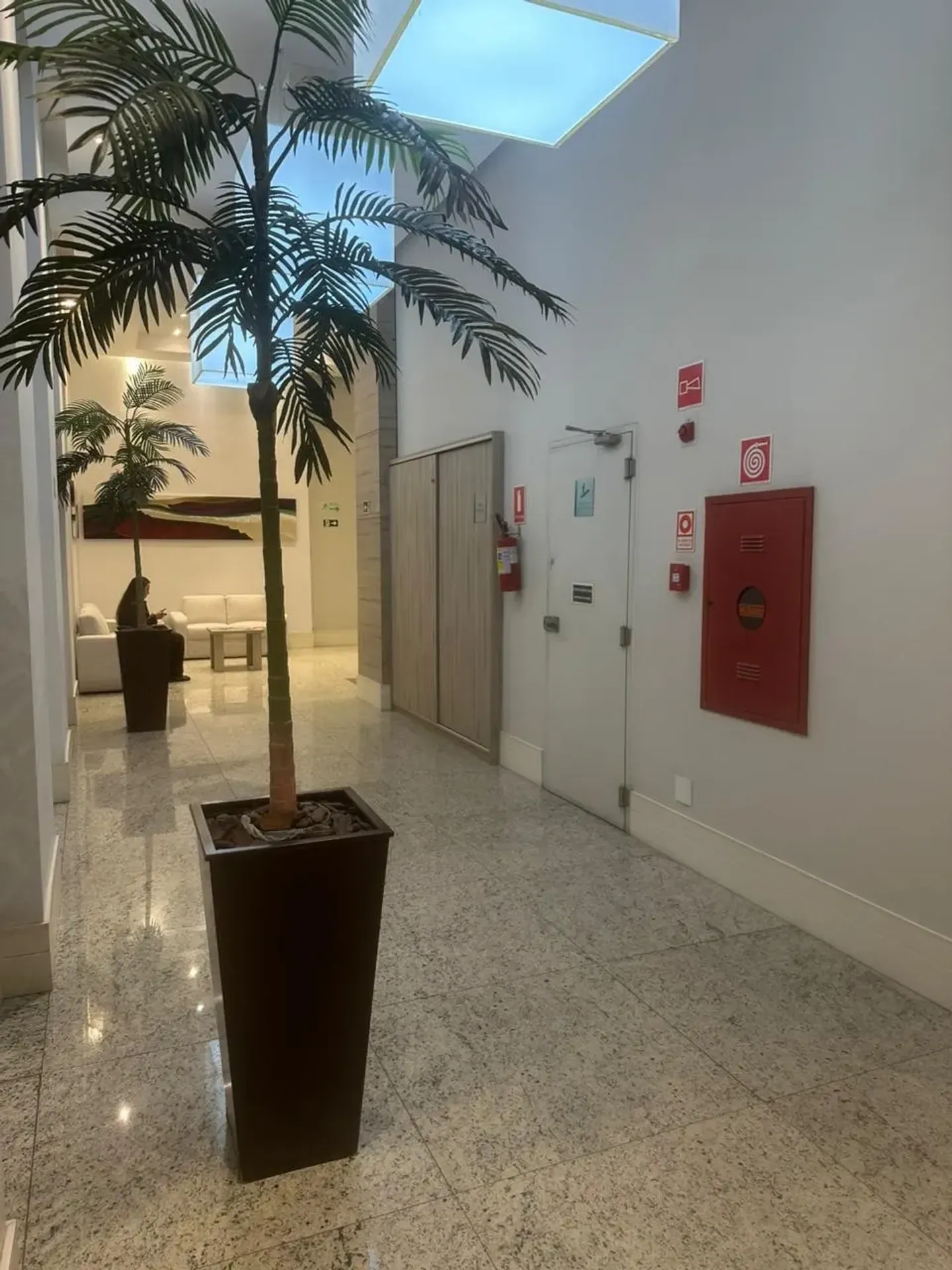 Unfurnished 1-bedroom apartment with balcony, no parking — photo 30