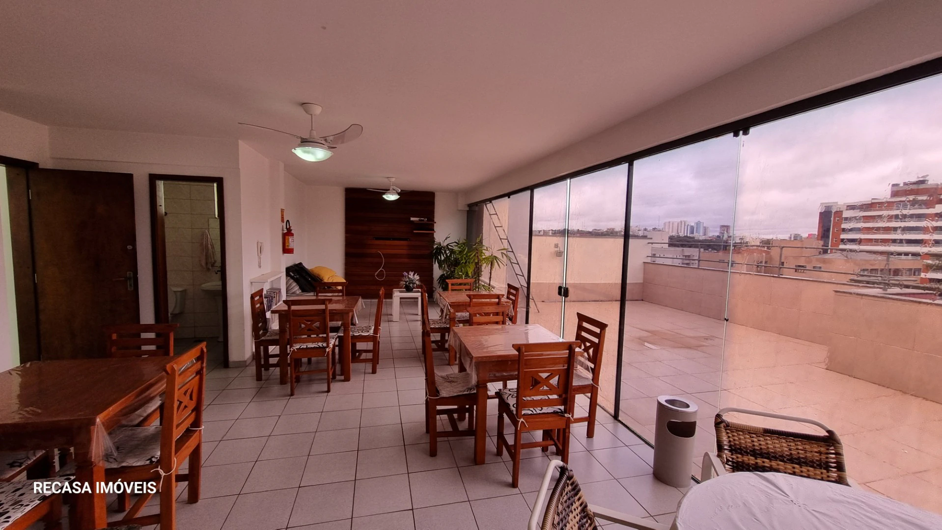 2-bedroom apartment with a washing machine in Curitiba — photo 20