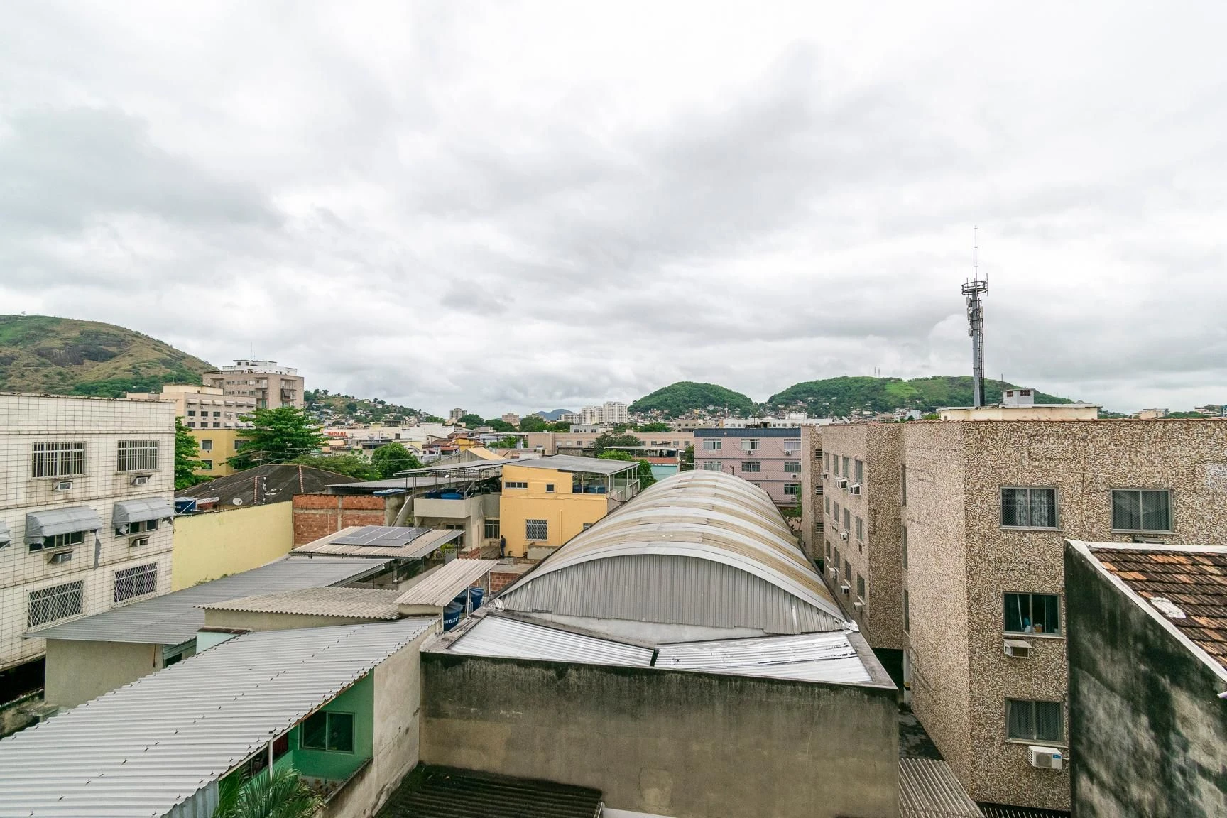 2-bedroom apartment with a mountain view in Rio de Janeiro — photo 17