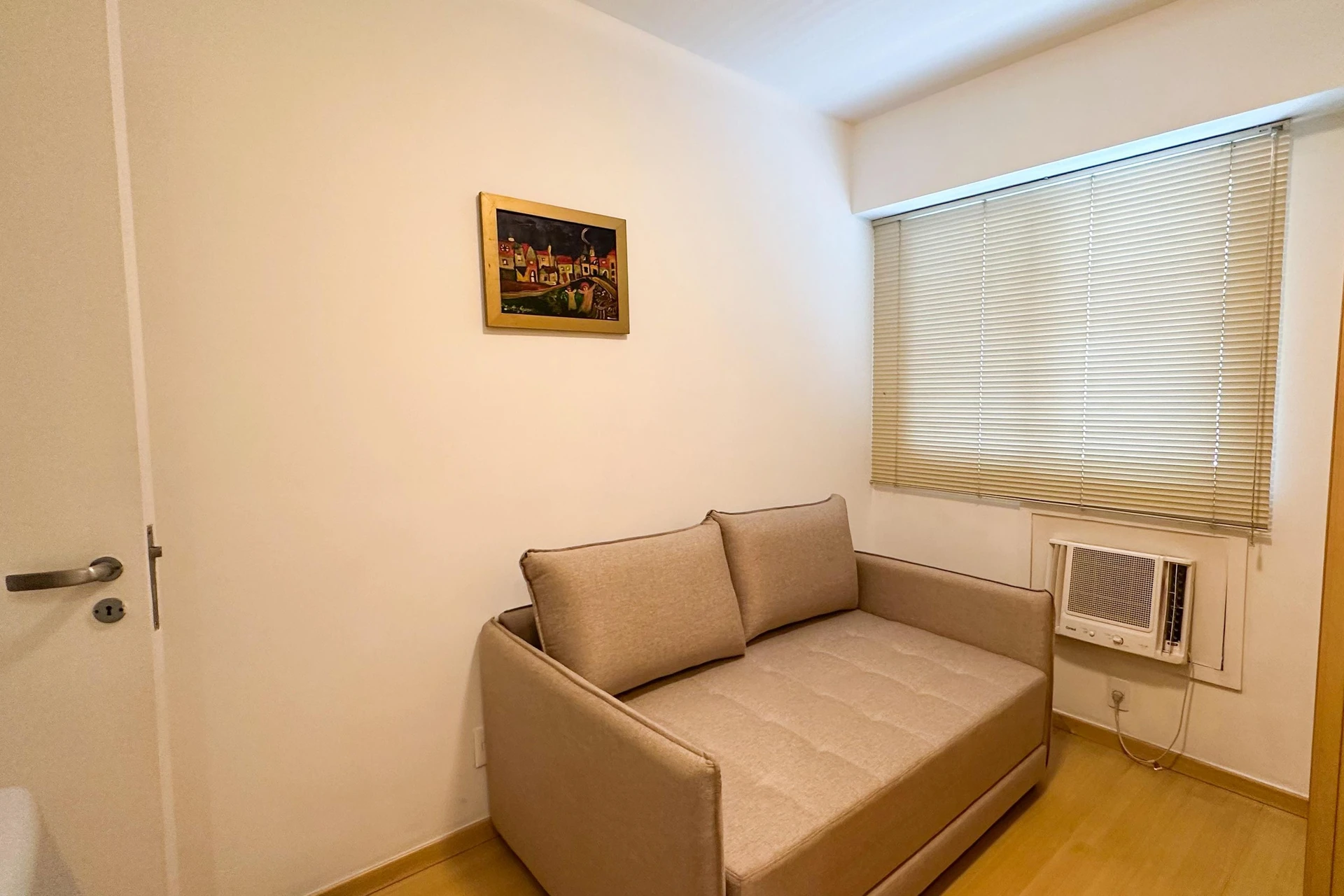 Furnished apartment with 2 bedrooms and built-in wardrobes — photo 3