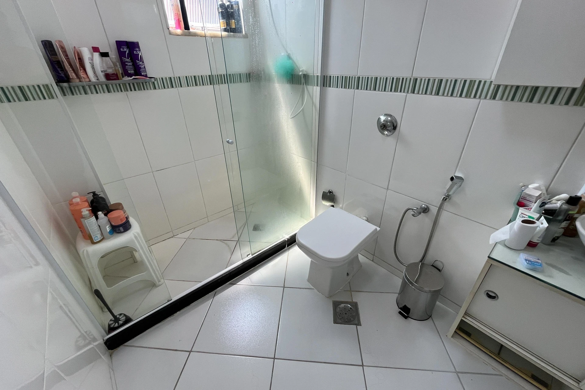 Glass-enclosed balcony in a 3-bedroom apartment, 131 m² — photo 20