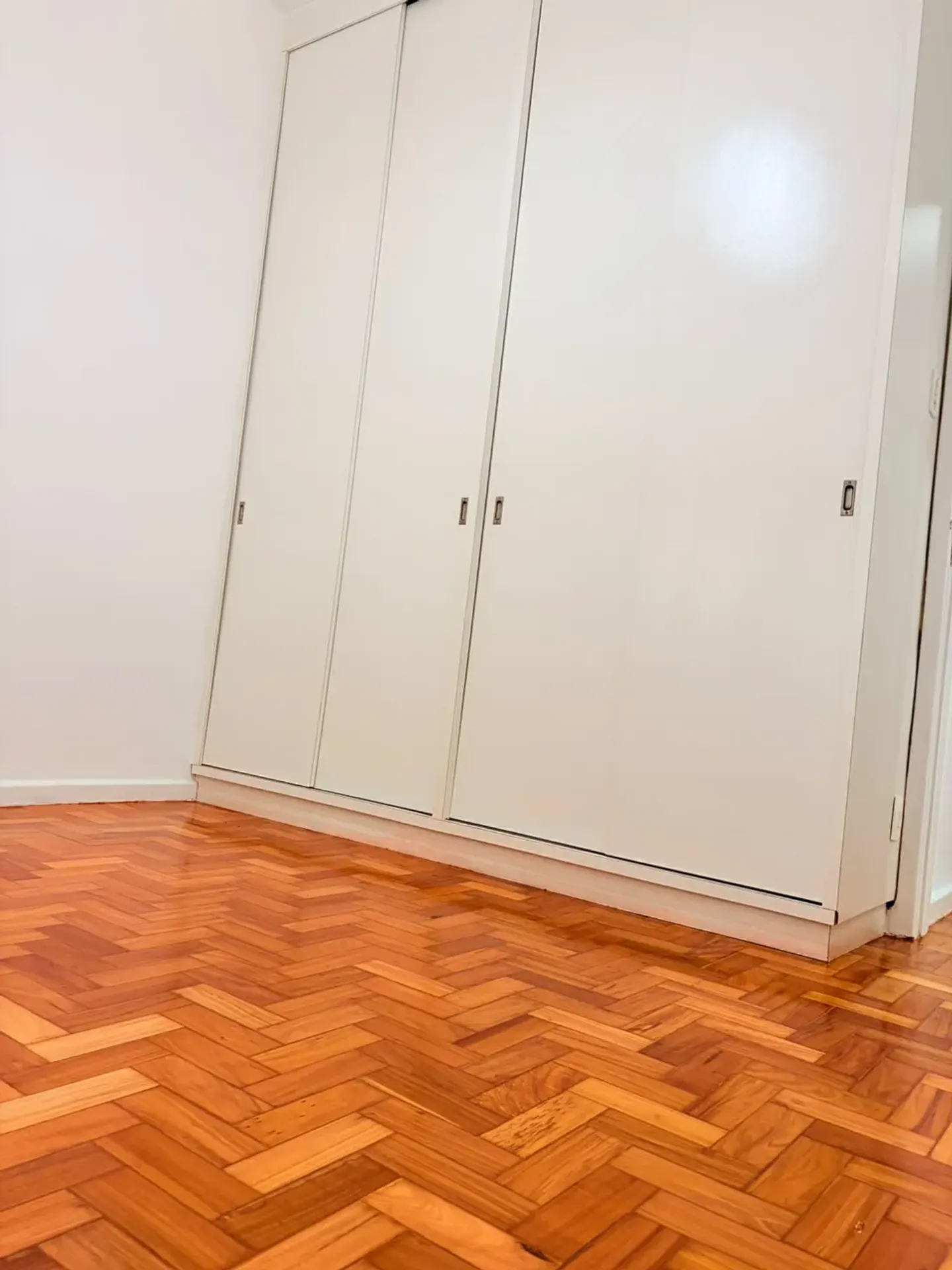 Apartment on the 8th floor with wood or laminate floors — photo 19