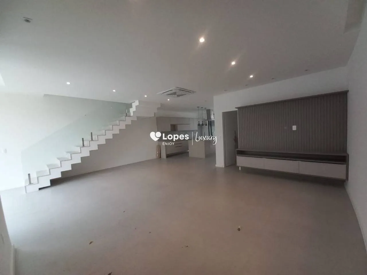 Unfurnished 4-bedroom house with 5 bathrooms and 329 m² — photo 6