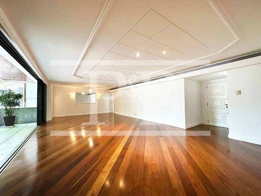 300 m² apartment with 4 bedrooms and 4 parking spots — photo 12