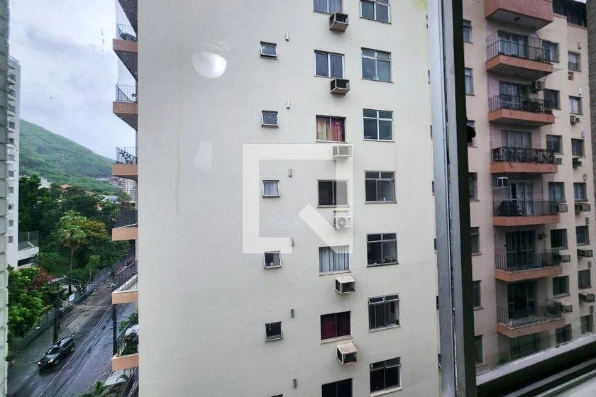 Furnished apartment, 58 m², with a glass-enclosed balcony — photo 5