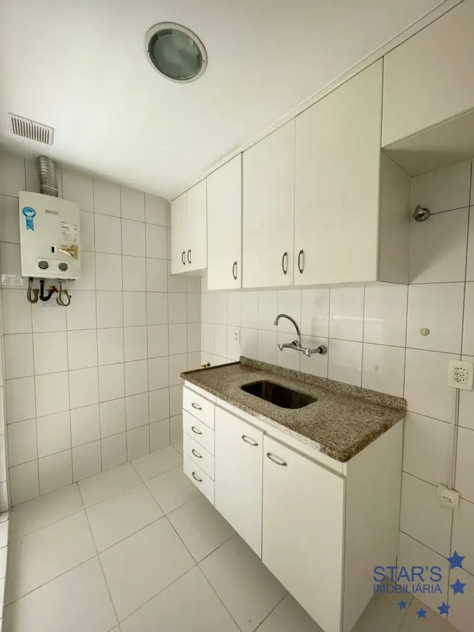 1-bedroom apartment with balcony and city-view outlook — photo 14