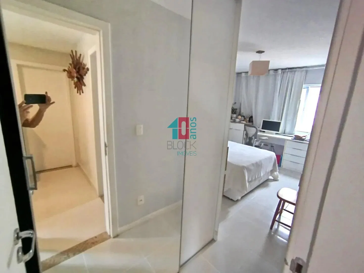 Furnished 361 m² apartment with 4 en-suite bedrooms — photo 16
