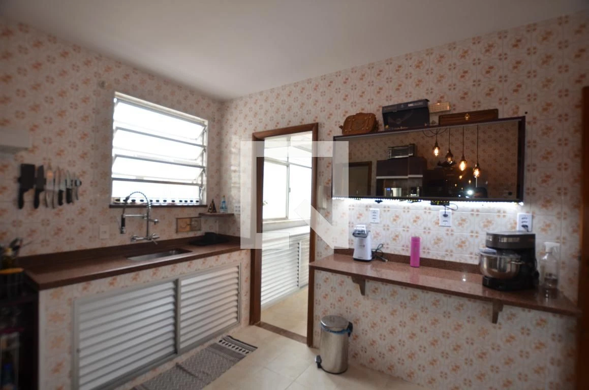 80 m² apartment with a walk-in closet and a home office — photo 5