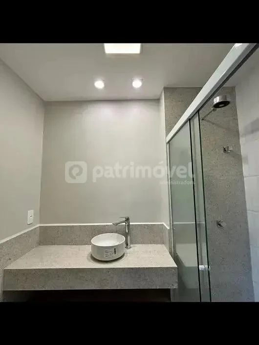 Wood or laminate floors in a 2-bedroom apartment, 70 m² — photo 10