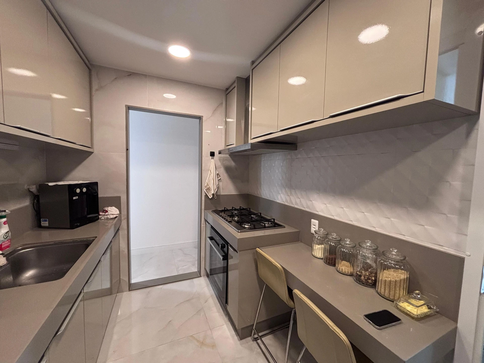 Apartamento mobiliado com 4 quartos e 4 banheiros — photo 15