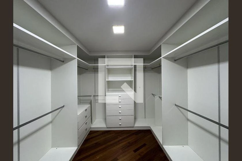 5 quartos e banheira: casa de 1000 m² — photo 20