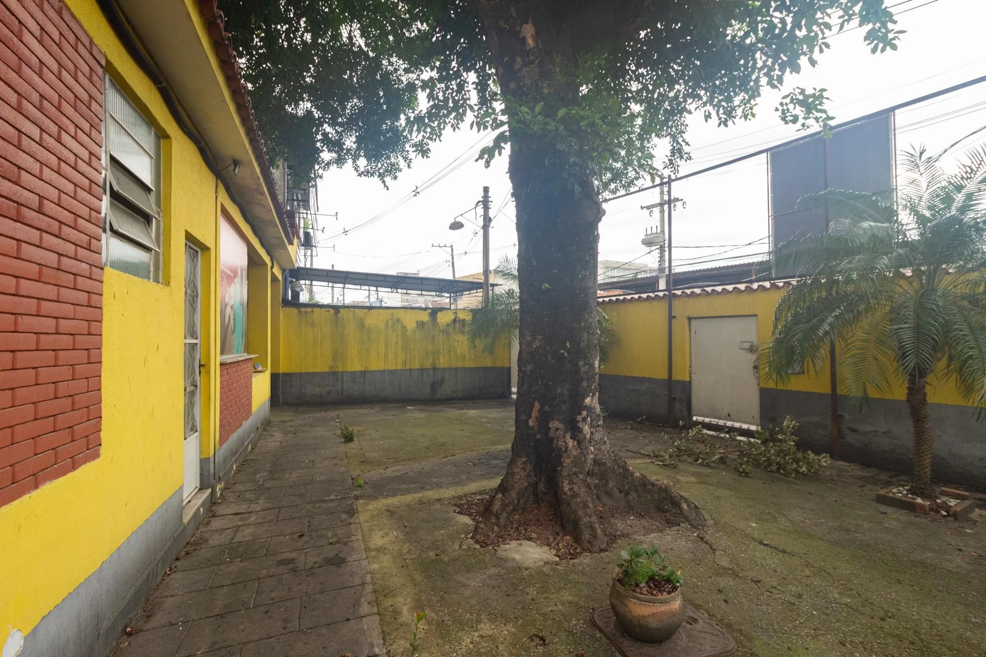 4-bedroom rental house with private garden and parking — photo 7