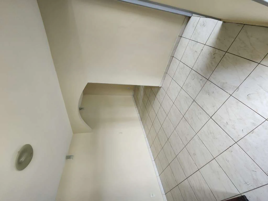 2-bedroom apartment with balcony, no parking — photo 7