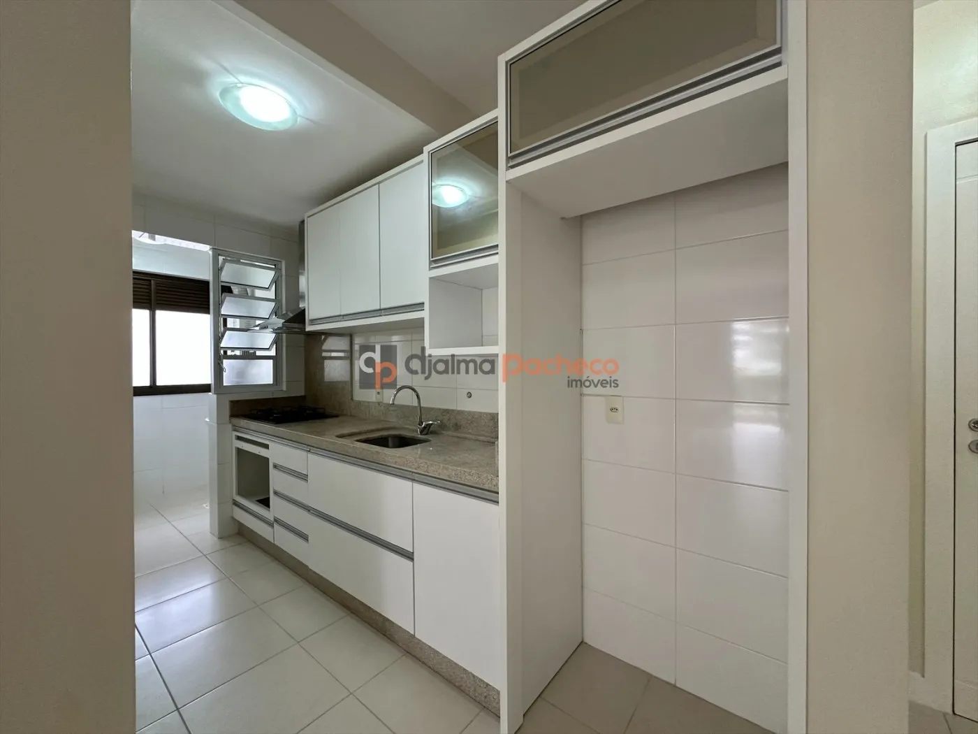 Balcony with a grill in a 2-bedroom apartment, 69 m² — photo 18