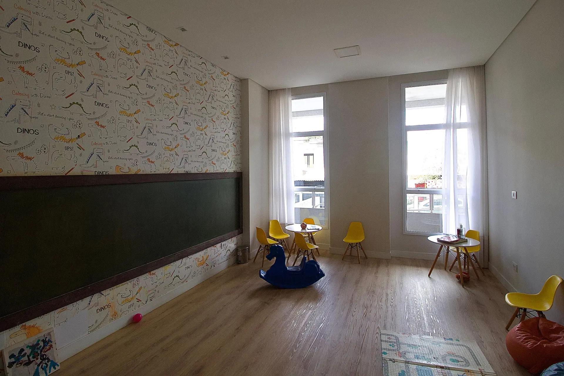 Квартира 80 м² з панорамними вікнами та заскленим балконом — photo 43
