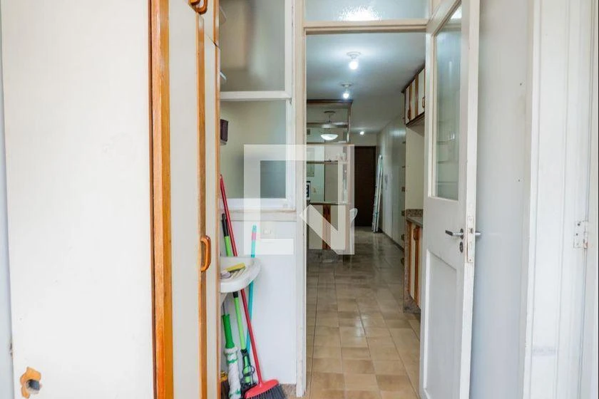 Home office in a 4-bedroom apartment, 174 m² — photo 8