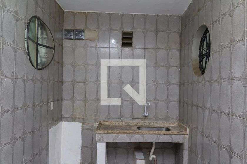 Casa para aluguel com 2 quartos e 2 banheiros, 60 m²