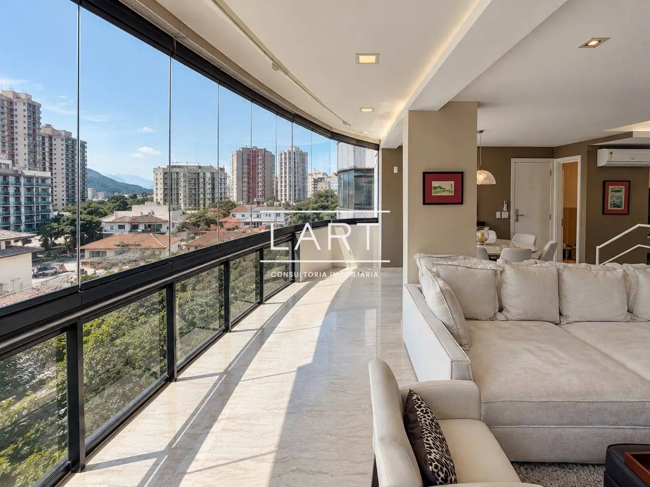Furnished apartment, 220 m², with floor-to-ceiling windows — photo 5