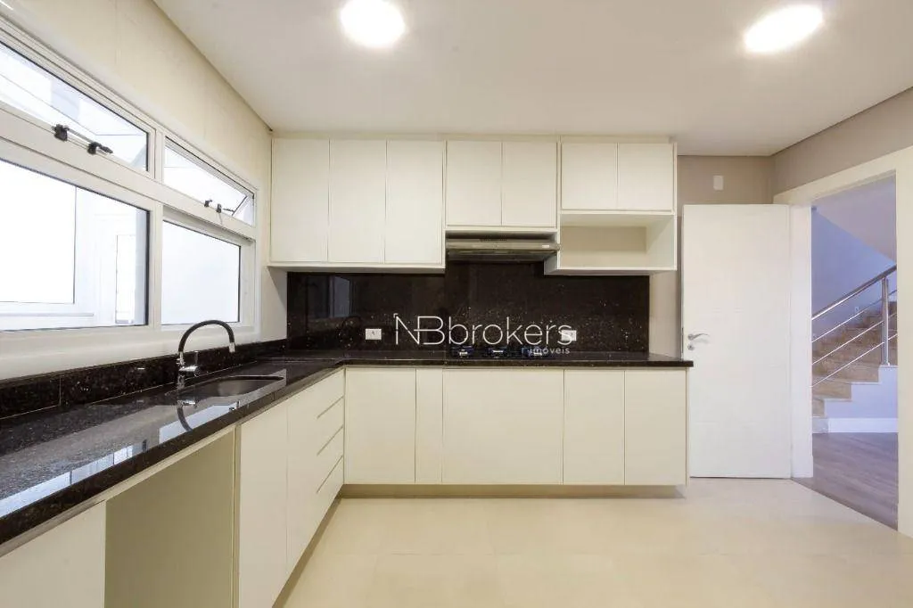 Condo house with 4 bedrooms and 5 bathrooms — photo 26