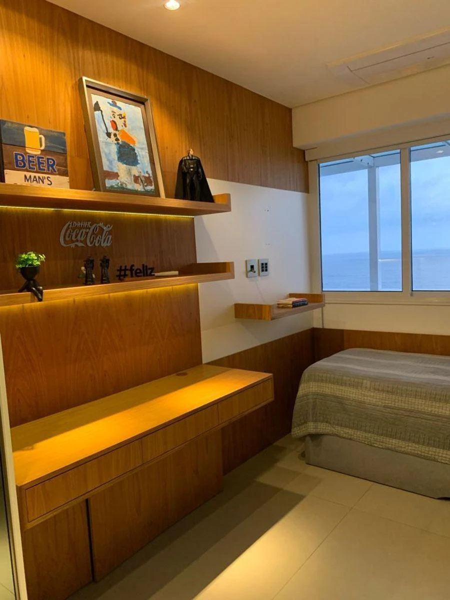 Balcony with a grill in a 3-bedroom apartment, 159 m² — photo 14