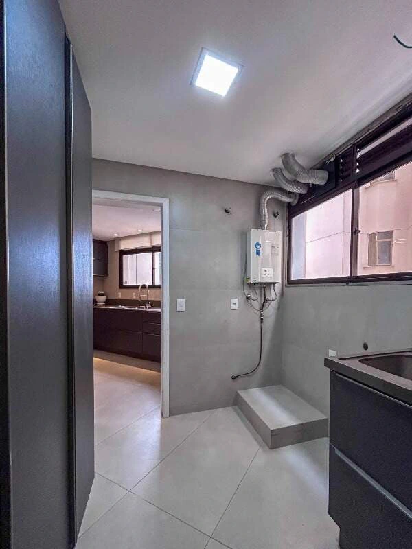 3-bedroom apartment with a home office — photo 30