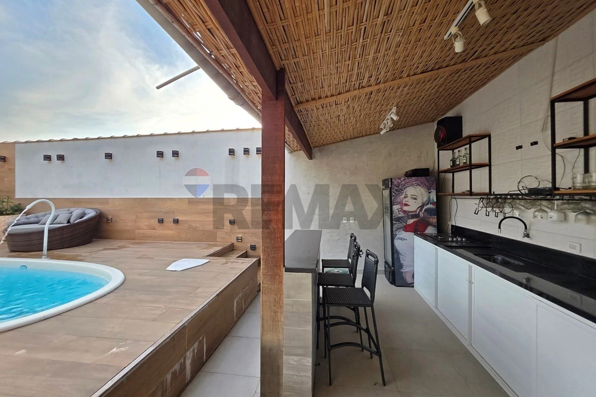 Balcony with a grill in a 3-bedroom house, 139 m² — photo 8