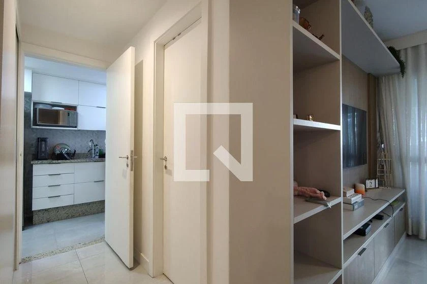 3-bedroom apartment with a walk-in closet