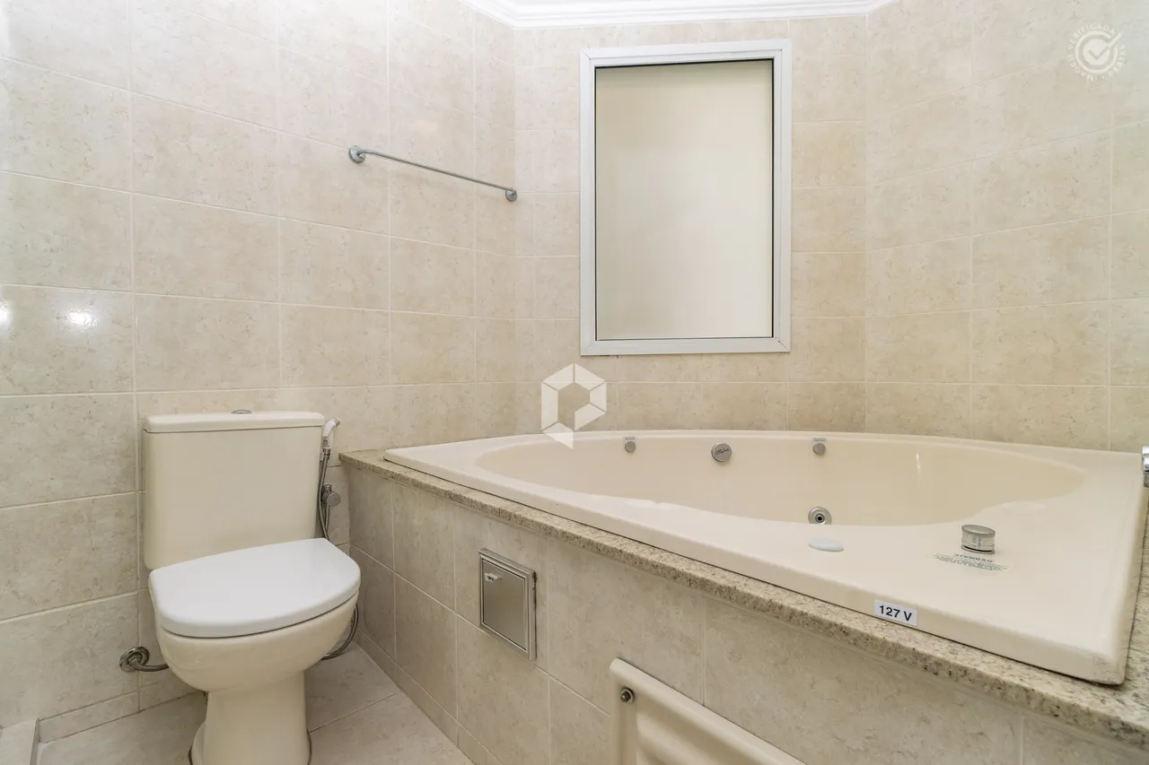 2-bedroom apartment with 137 m² and fitted kitchen cabinets — photo 14