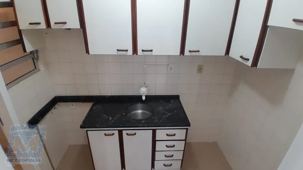 2-bedroom apartment with a closed kitchen and gas stove — photo 5