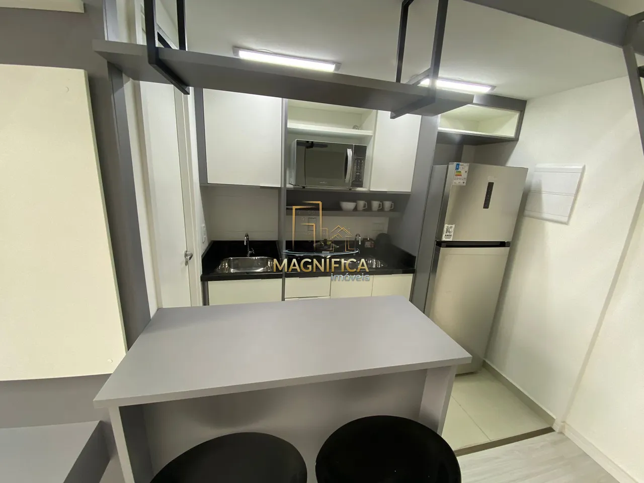 Estudio amueblado de 32 m² con plaza y balcón — photo 5