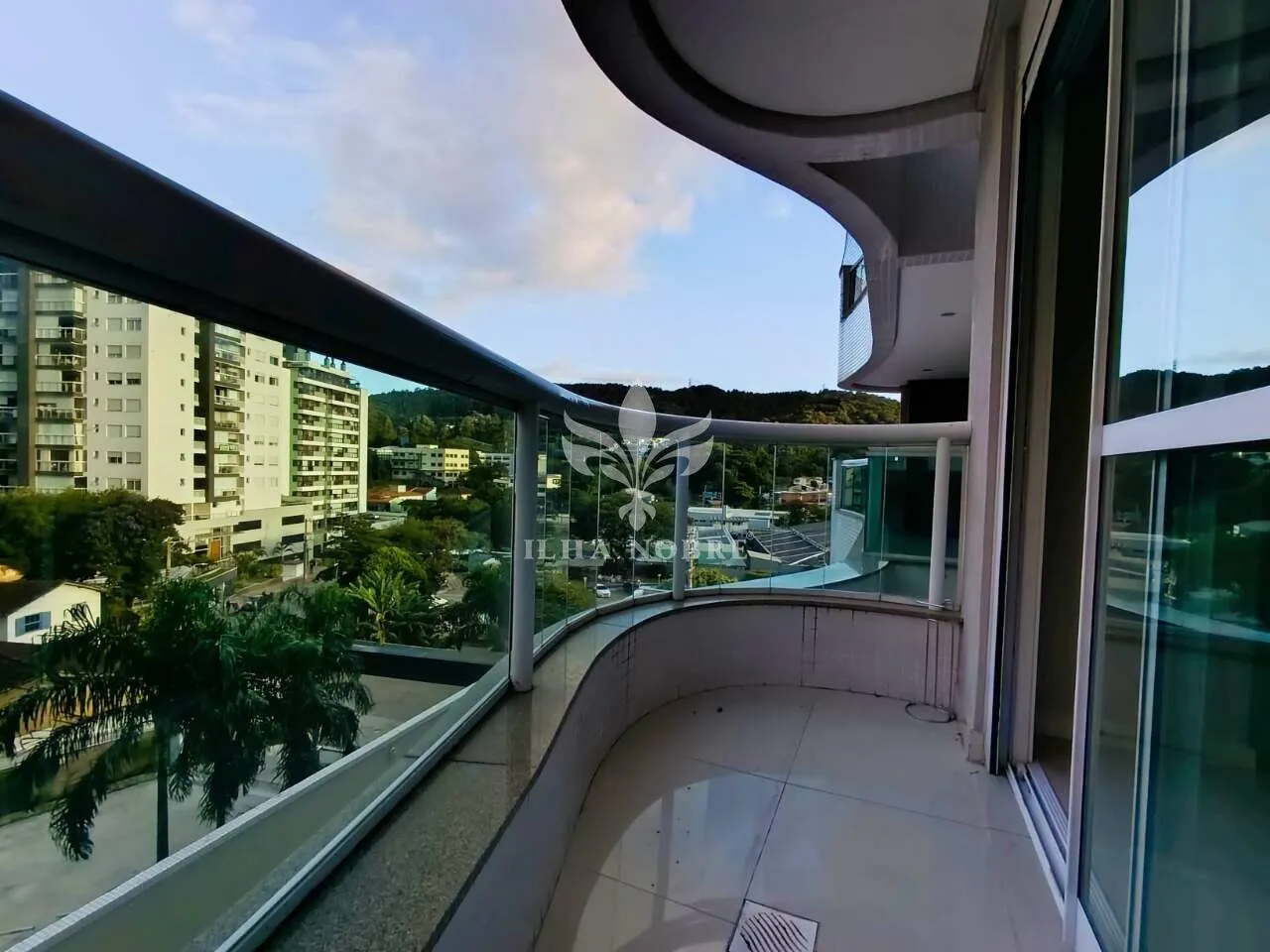 Furnished apartment, 128 m², with a grill on the balcony — photo 13