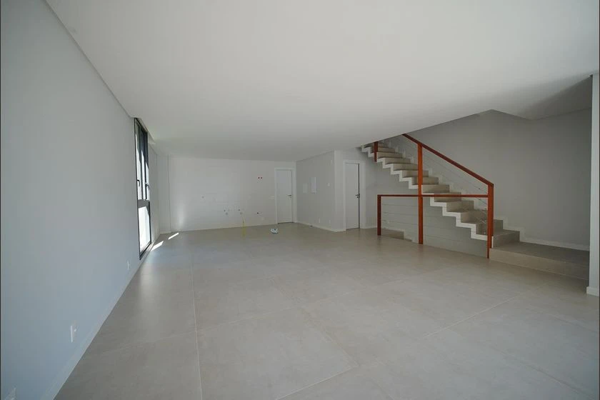 House with 3 en-suite bedrooms and 4 bathrooms, 3 parking — photo 2