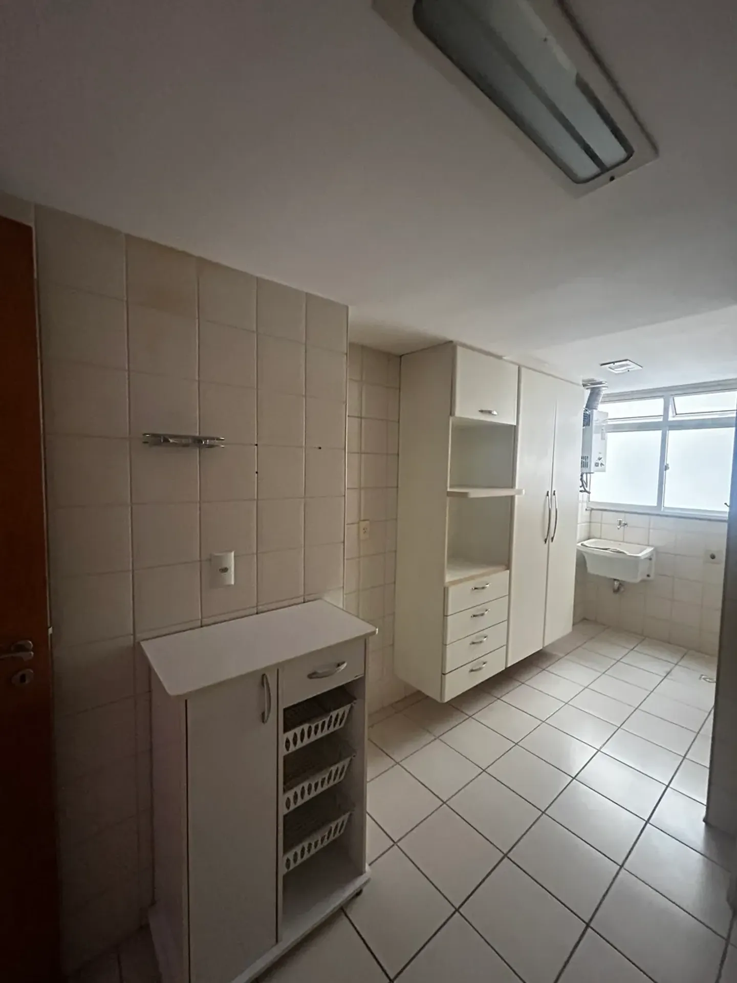 Glass-enclosed balcony in a 3-bedroom apartment, 100 m² — photo 22