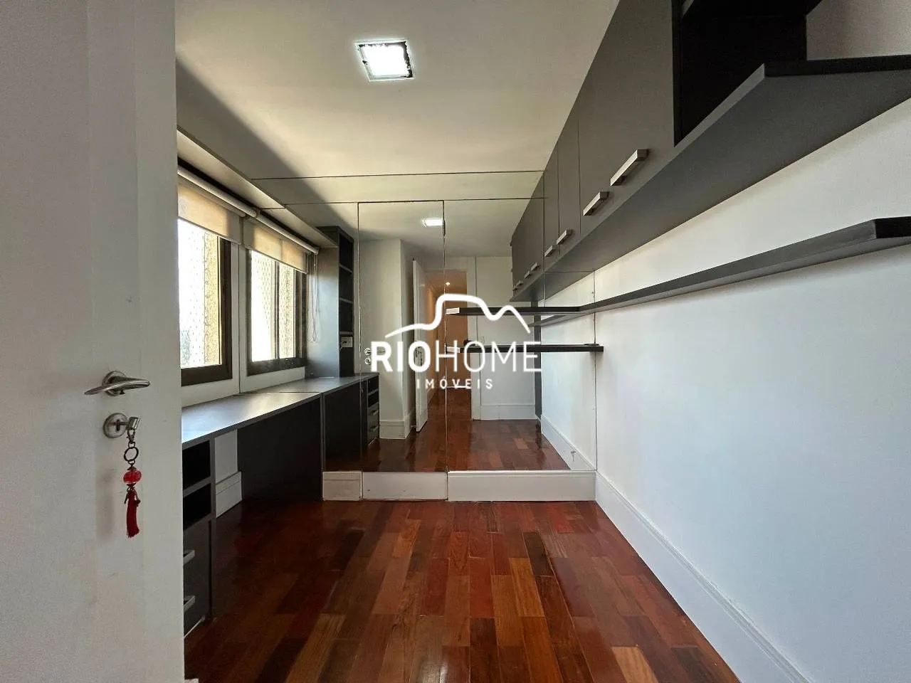 Apartment, 174 m², with a glass-enclosed balcony — photo 17