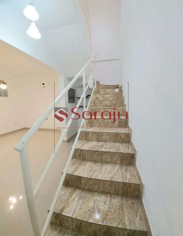 Glass-enclosed balcony in a 4-bedroom house, 150 m² — photo 21