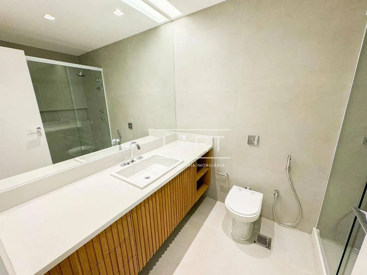 Панорамні вікна та 3 спальні: квартира 150 м² — photo 20