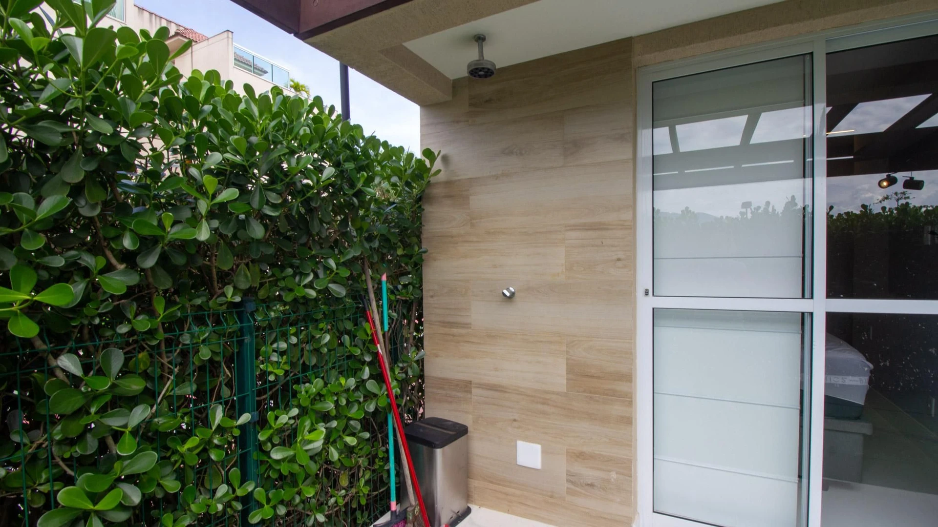 Casa de 3 dormitorios con balcón cerrado con vidrio — photo 30