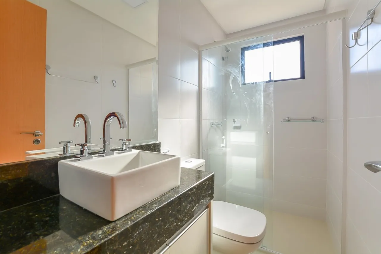 Unfurnished 2-bedroom apartment with 2 bathrooms — photo 17