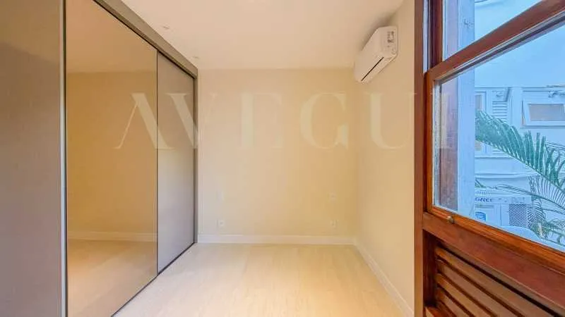 Floor-to-ceiling windows in a 3-bedroom apartment, 170 m² — photo 13
