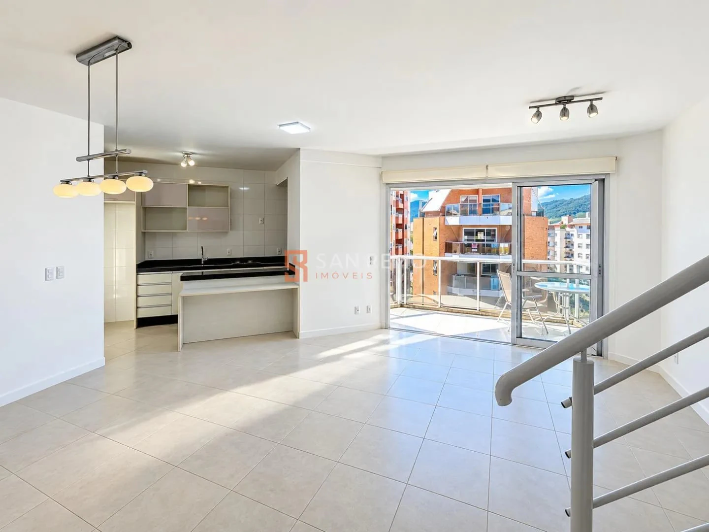 2-bedroom apartment in a building with a gym — photo 2