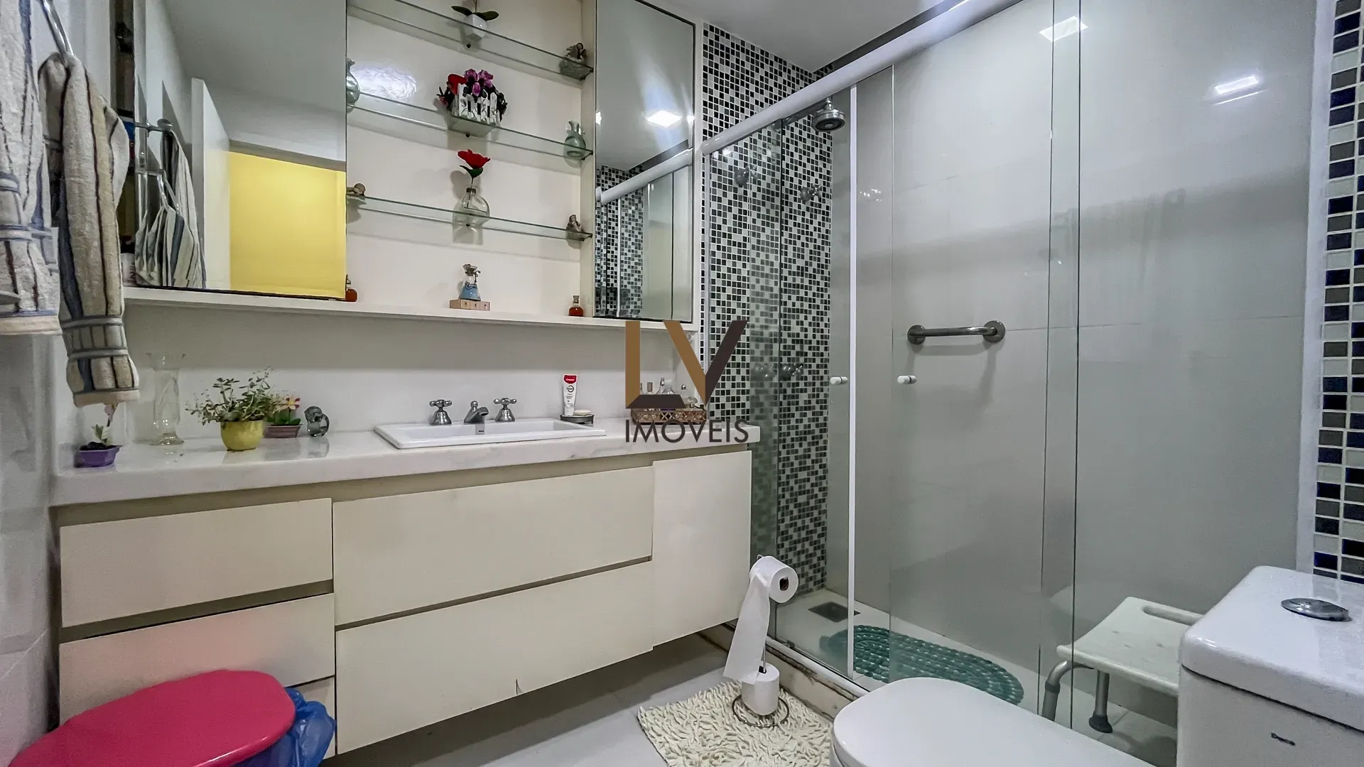 Furnished house with open-plan kitchen, 4 bedrooms and 5 baths — photo 55