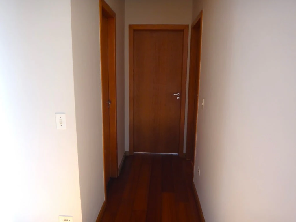 2-bedroom apartment with wood or laminate floors in Curitiba — photo 23