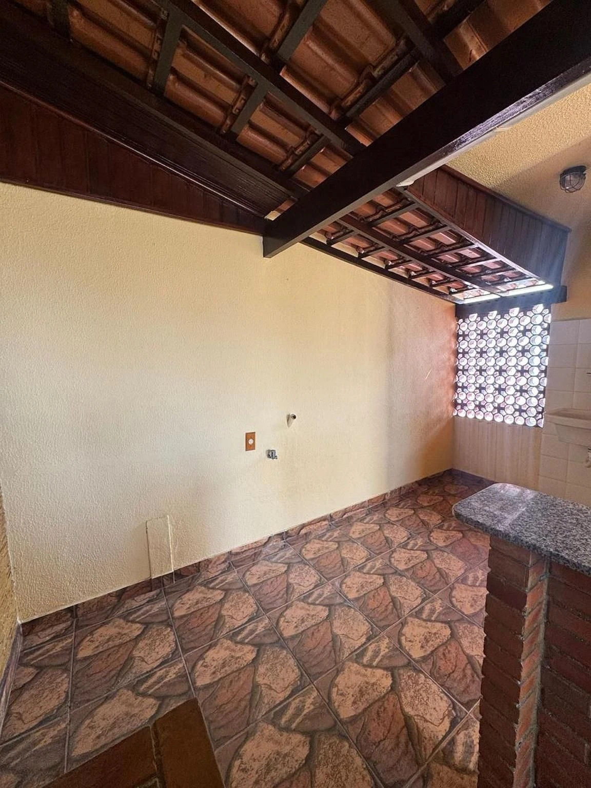 Apartment with 3 bedrooms and 4 bathrooms, balcony sink — photo 36